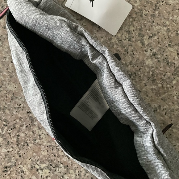 AIR Jordan Crossbody Fanny Pack Bag - Picture 9 of 13